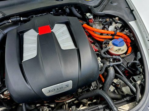 Used 2015 Porsche Panamera S w/ Premium Package image 65