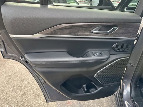 Used 2025 Jeep Grand Cherokee Limited 4xe w/ MOPAR Finishing Package image 41