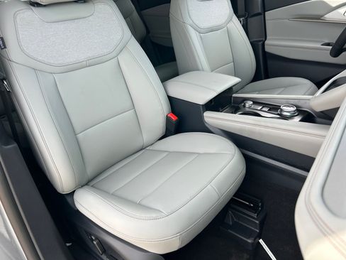 New 2026 Ford Explorer Active w/ Active Comfort Package RWD image 19