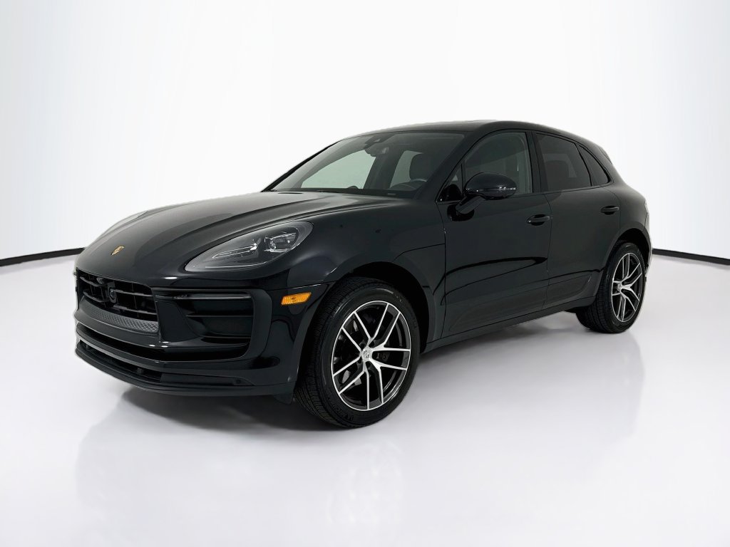 Certified 2025 Porsche Macan AWD/4WD image 1
