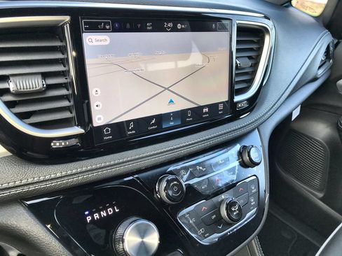 New 2026 Chrysler Pacifica Limited w/ S Appearance Package FWD image 16