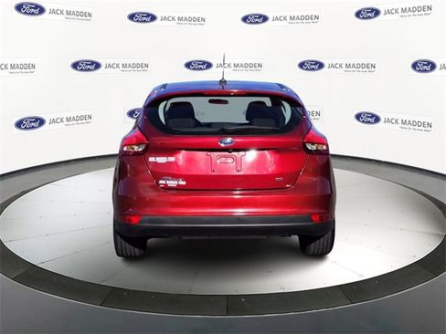 Used 2017 Ford Focus SE image 4