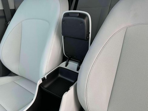 Used 2025 Hyundai Kona SEL FWD image 13