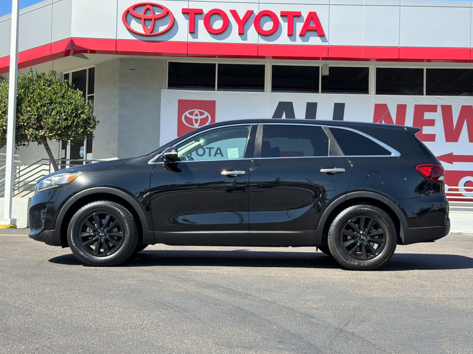 Used 2019 Kia Sorento L FWD image 2