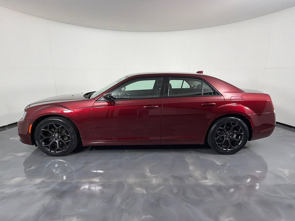 Used 2019 Chrysler 300 Touring w/ Sport Appearance Package RWD image 8