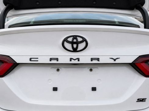 Used 2024 Toyota Camry SE FWD image 9
