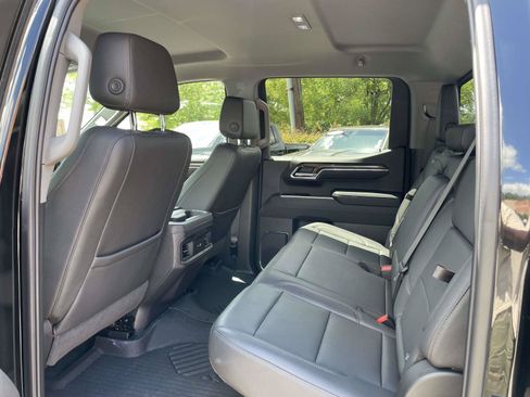 Used 2025 Chevrolet Silverado 1500 LT Trail Boss w/ LT Trail Boss Premium Package AWD/4WD image 3
