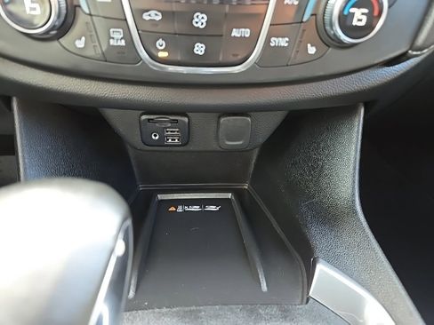 Used 2023 Chevrolet Traverse Premier image 41