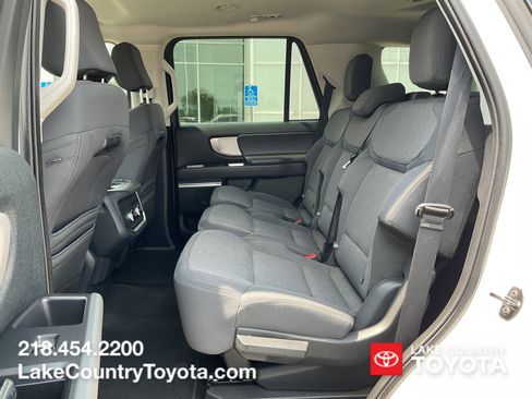Used 2025 Ford Expedition Active AWD/4WD image 23