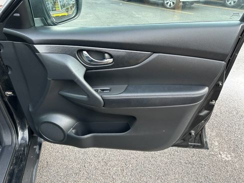 Used 2016 Nissan Rogue SL w/ SL Premium Package image 29