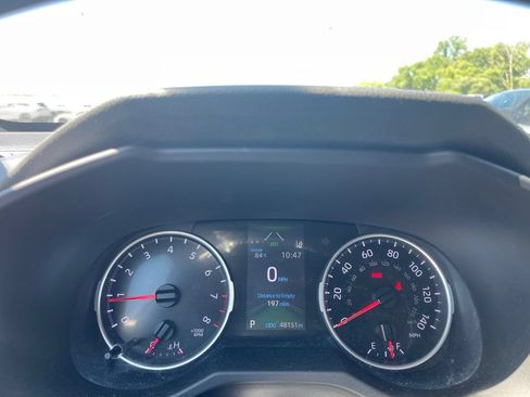 Used 2019 Toyota RAV4 LE FWD image 10