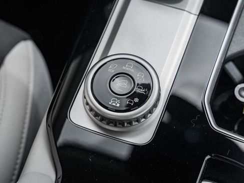 New 2025 Mitsubishi Outlander SE image 22