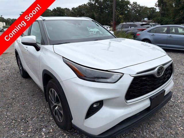 Used 2023 Toyota Highlander XLE AWD/4WD image 4