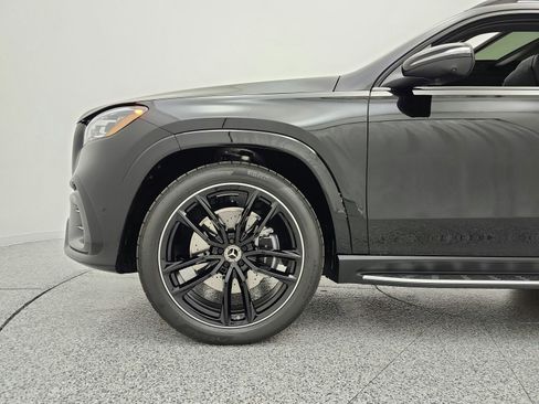 New 2026 Mercedes-Benz GLS 580 4MATIC image 13