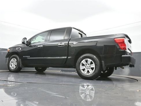 Used 2017 Nissan Titan SV image 38