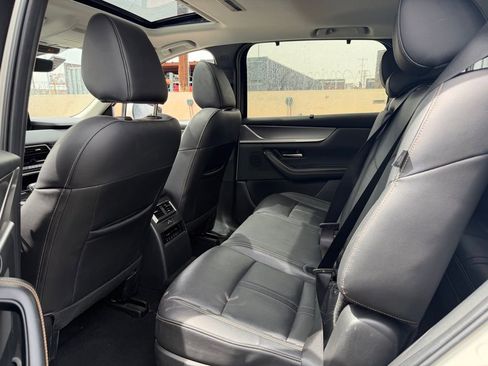 Used 2024 MAZDA CX-90 3.3 Turbo w/ Preferred Plus image 17