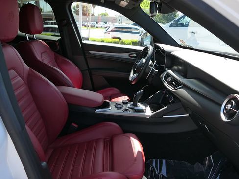 Used 2023 Alfa Romeo Stelvio Veloce AWD/4WD image 24
