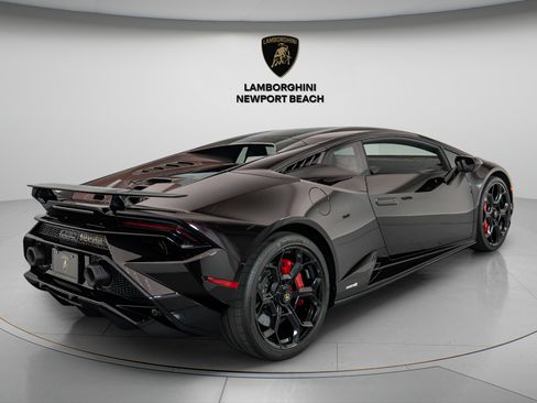 Used 2024 Lamborghini Huracan Tecnica RWD image 6