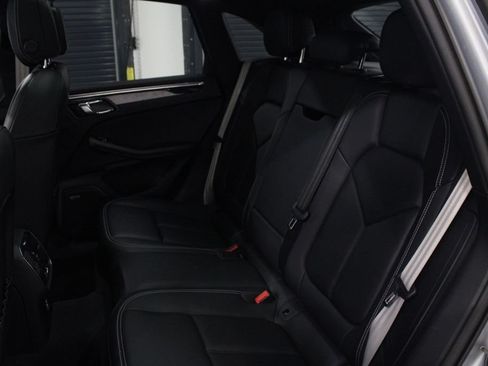 Certified 2025 Porsche Macan AWD/4WD image 30
