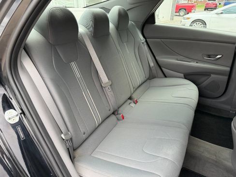 Used 2021 Hyundai Elantra SEL image 14