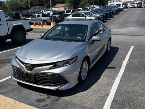Used 2018 Toyota Camry LE FWD image 2