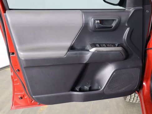 Used 2022 Toyota Tacoma SR5 w/ Technology Package RWD image 19