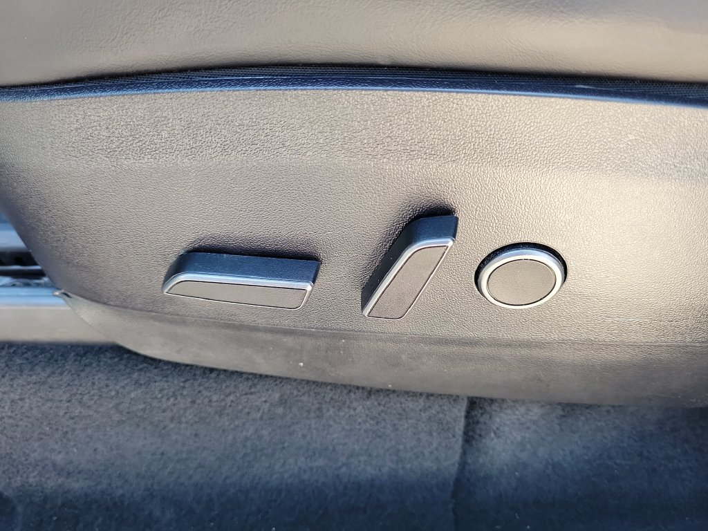 Used 2022 Tesla Model Y Long Range AWD/4WD image 18