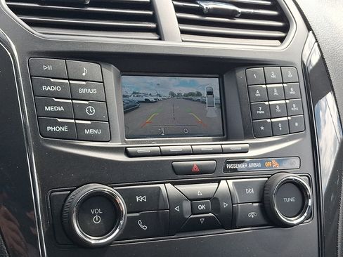 Used 2019 Ford Explorer XLT FWD image 18