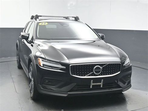 Used 2023 Volvo V60 B5 Cross Country Plus w/ Climate Package AWD/4WD image 2