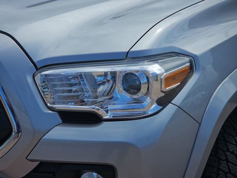 Used 2021 Toyota Tacoma SR5 RWD image 31