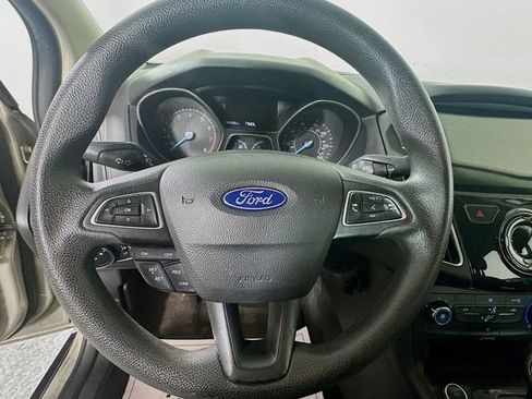 Used 2015 Ford Focus SE image 11