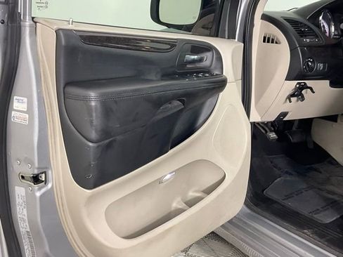 Used 2020 Dodge Grand Caravan SE w/ UConnect Hands-Free Group FWD image 13