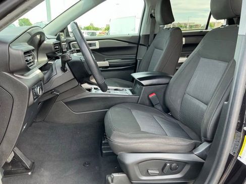 Used 2023 Ford Explorer XLT RWD image 15