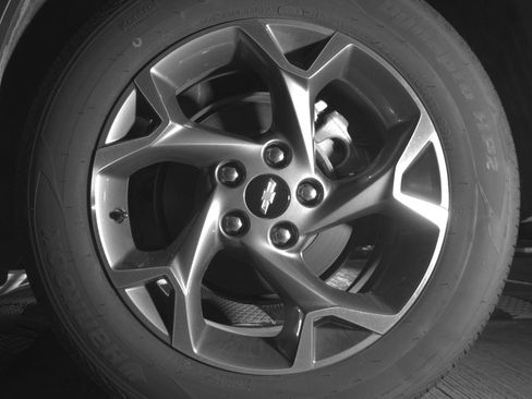 Used 2025 Chevrolet Trax LT w/ LT Convenience Package image 14