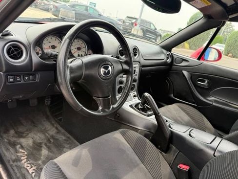 Used 2005 MAZDA MX-5 Miata w/ Convenience Pkg RWD image 22