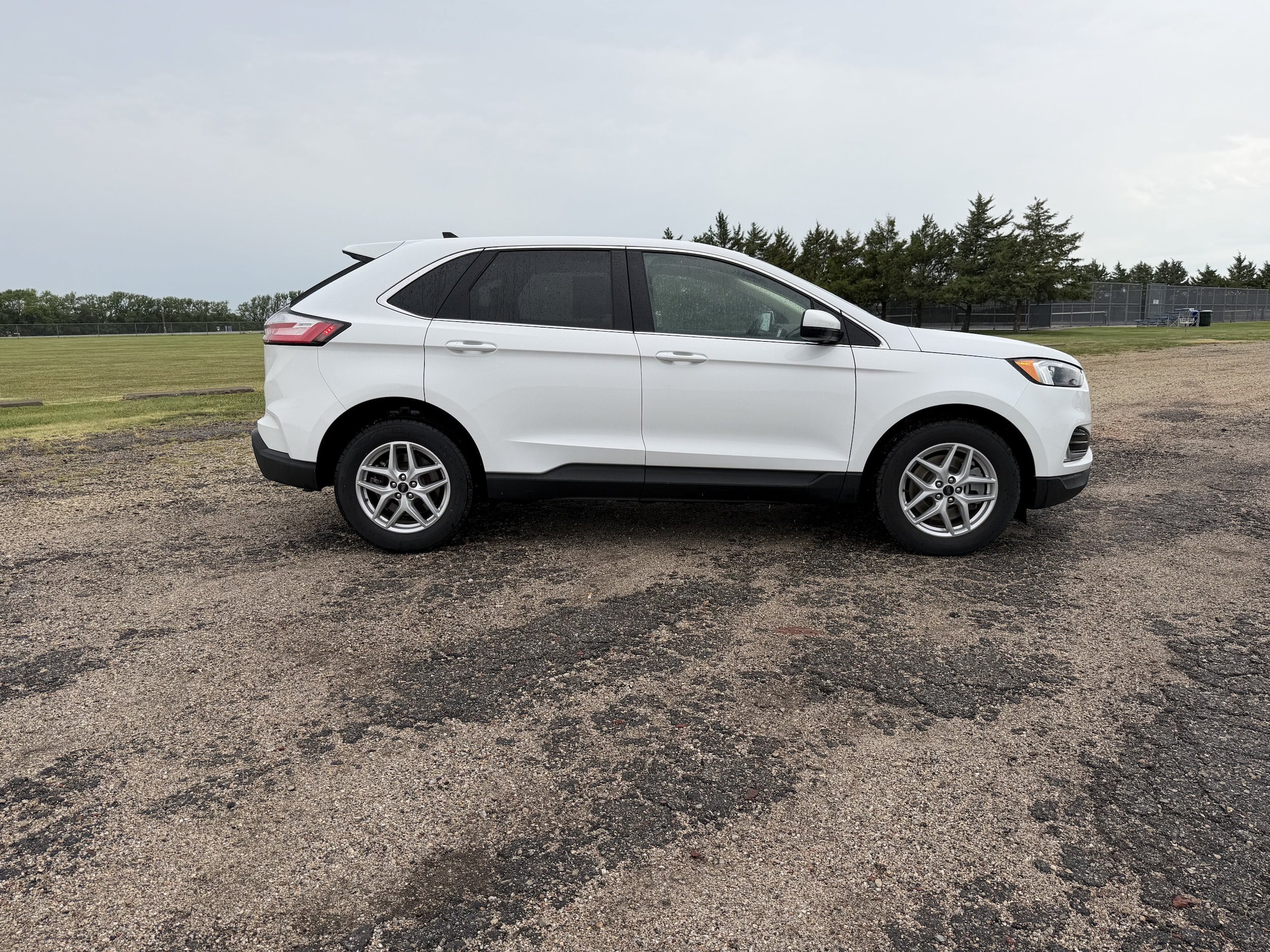 Used 2024 Ford Edge SEL w/ Convenience Package AWD/4WD image 2