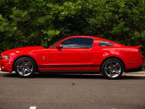 Used 2012 Ford Mustang Shelby GT500 RWD image 7