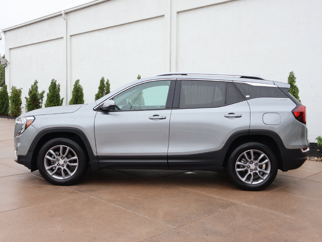 Certified 2024 GMC Terrain SLT FWD image 3