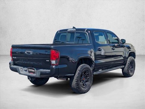Used 2018 Toyota Tacoma SR5 AWD/4WD image 5