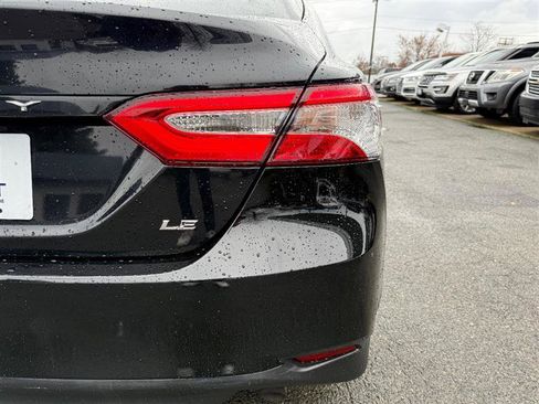 Used 2018 Toyota Camry LE image 8