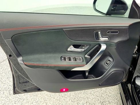 Used 2023 Mercedes-Benz CLA 250 4MATIC image 11