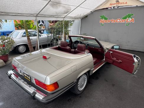 Used 1987 Mercedes-Benz 560 SL image 3