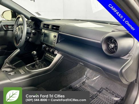 Used 2025 Toyota GR86 Premium w/ ALL Weather Mat Package (TMS) RWD image 29