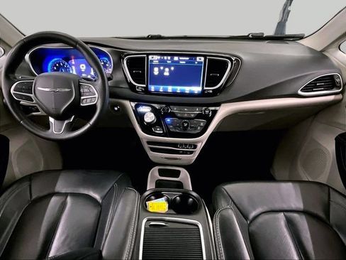 Used 2022 Chrysler Pacifica Touring-L FWD image 14