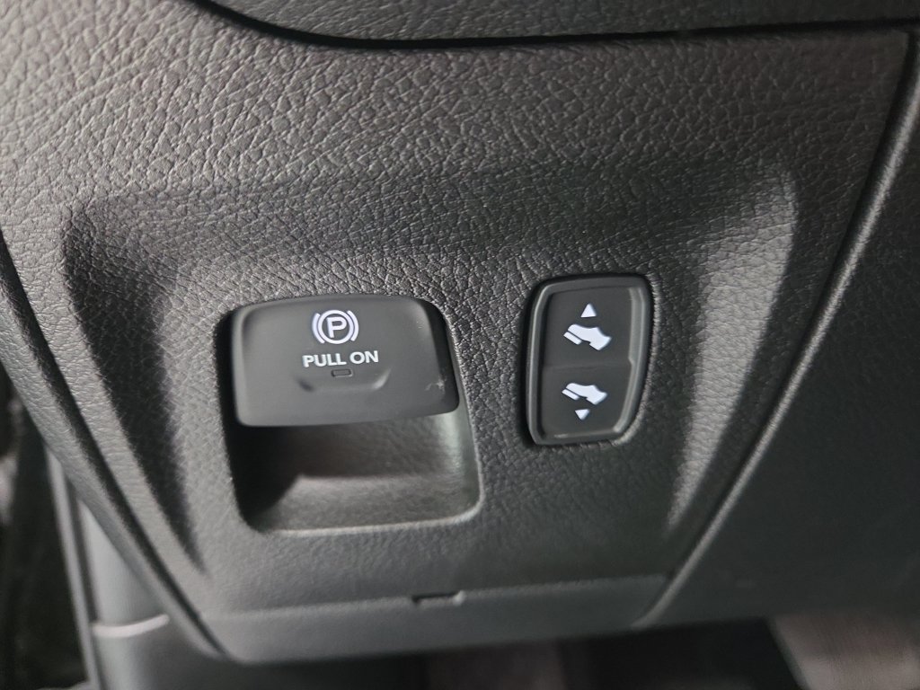 Used 2026 RAM 1500 Laramie AWD/4WD image 32