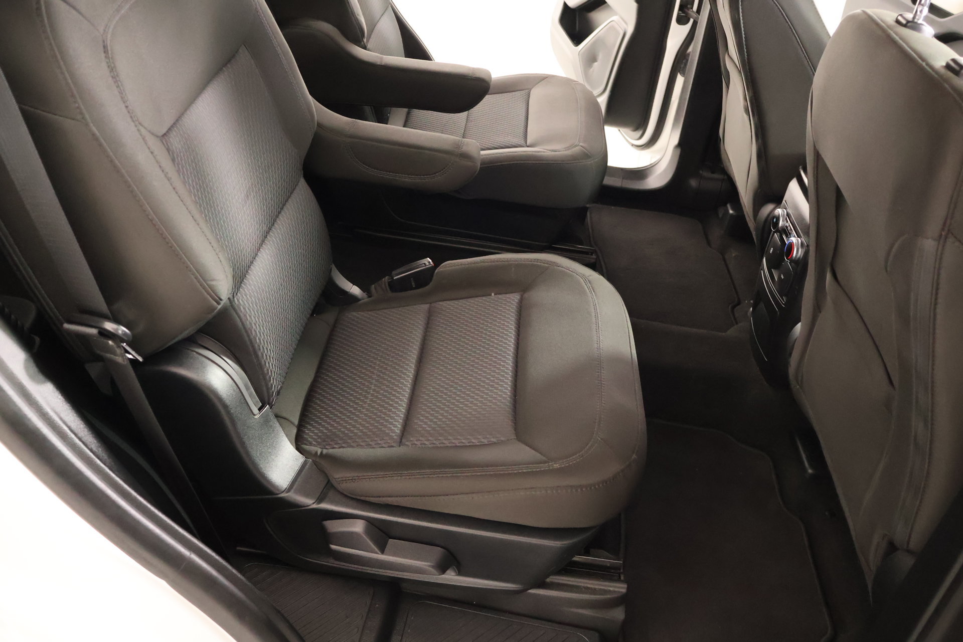 Used 2023 Ford Explorer XLT AWD/4WD image 15