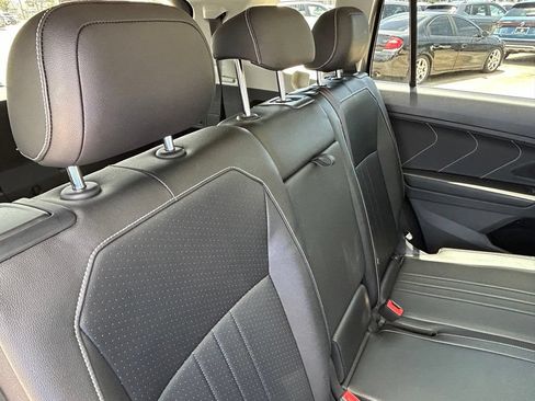 Used 2024 Volkswagen Tiguan SE FWD image 39
