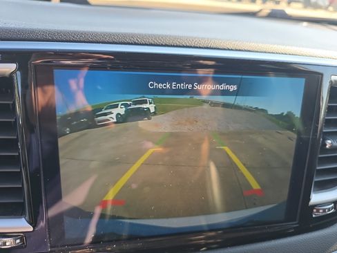 Used 2023 Chrysler Pacifica Touring-L FWD image 19