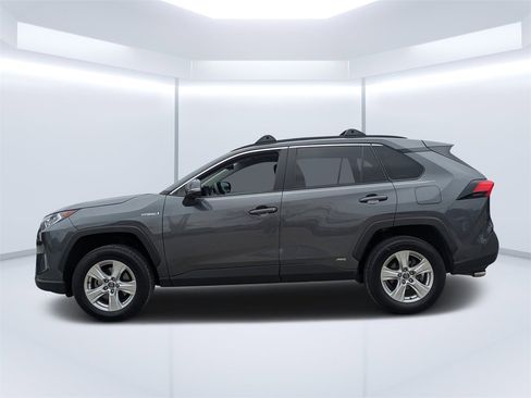 Used 2020 Toyota RAV4 XLE image 6