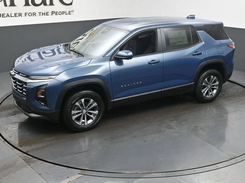 New 2026 Chevrolet Equinox LT w/ Convenience Package II FWD image 22